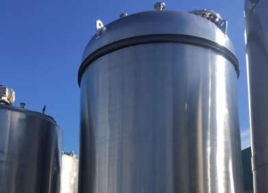 Tanques e reservatórios em aço inox em fabricação na Faccinox, Maringá/PR