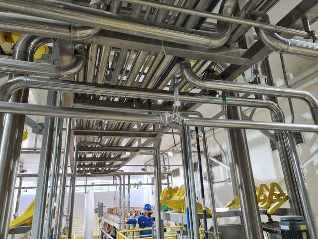 Montagem de linha tubular em aço inox pela Faccinox